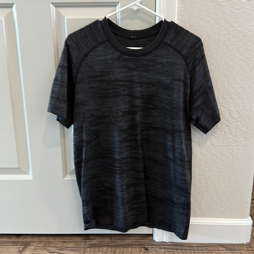 Men’s Lululemon shirt